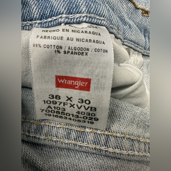 Wrangler Men's Denim Blue Jeans
Size 38 X 30 - Picture 9 of 13